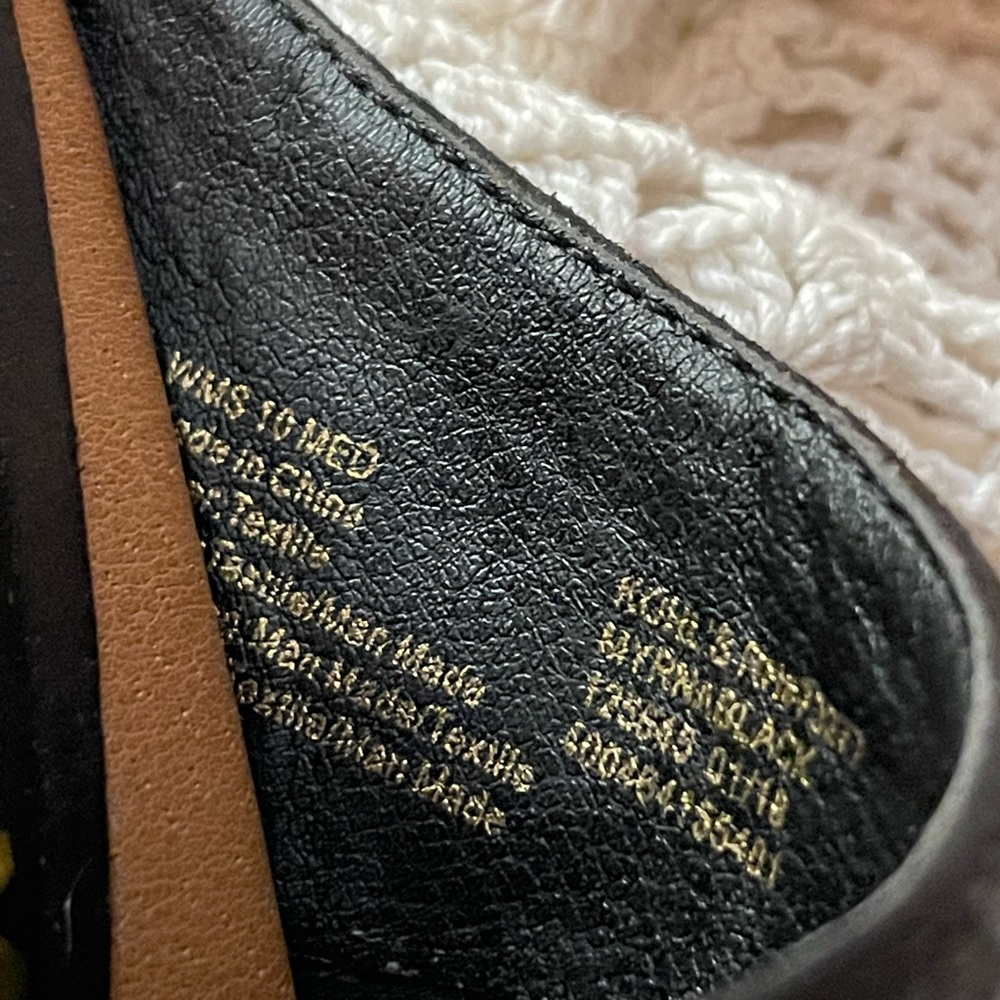 Size 10 med very soft and comfortable shoe - Picture 2 of 12